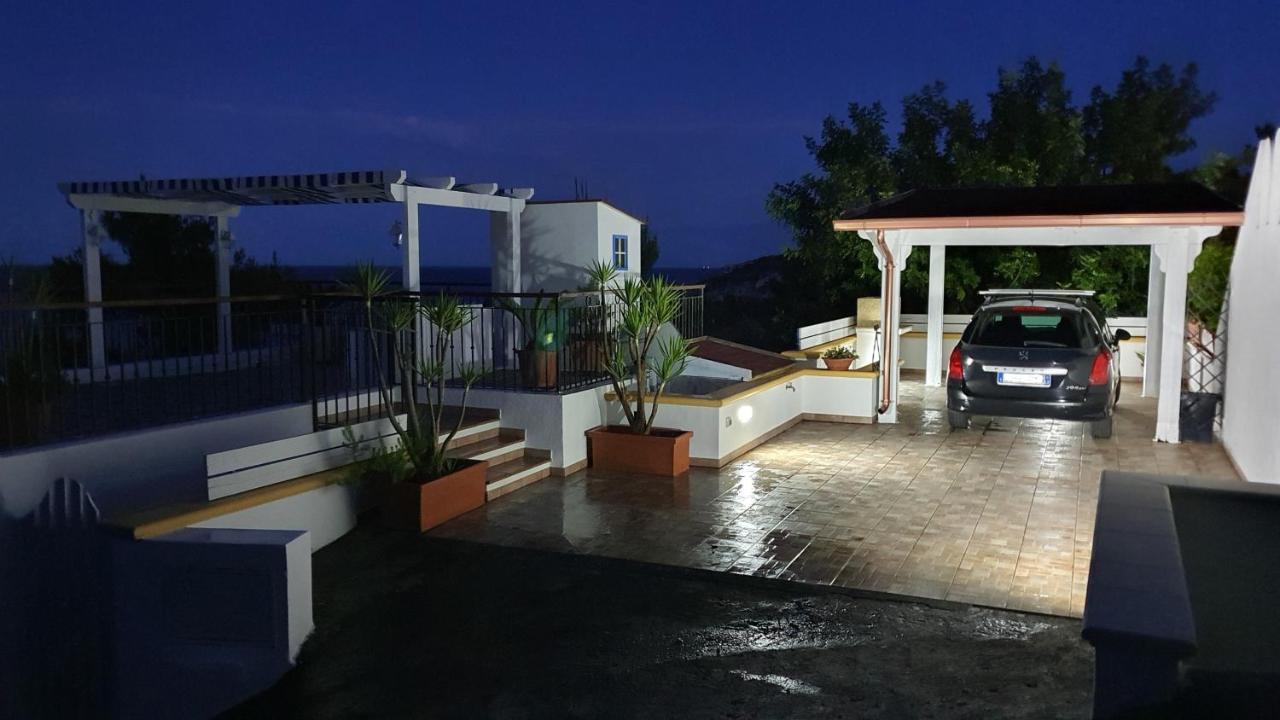 Casa Vacanze "Il Carrubo" 加利亚诺德尔卡波 外观 照片